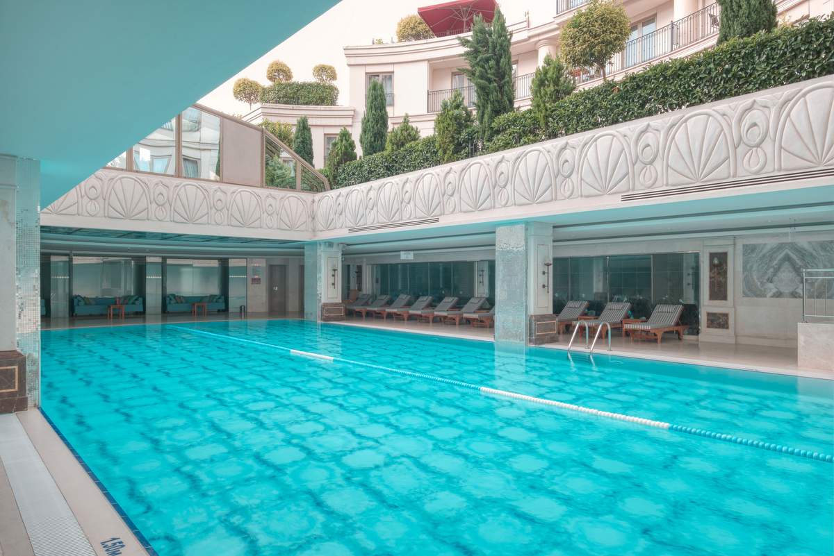 CVK Park Bosphorus Hotel'de havuz keyfi